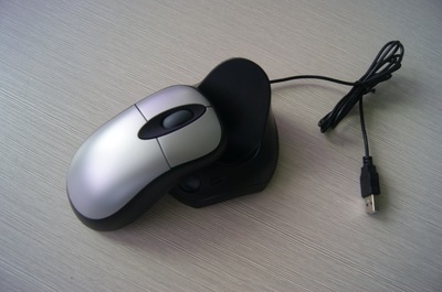 【新款2.4G無線鼠標批發(fā),可充電不用電池鼠標,無線座充充電鼠標】價格,廠家,圖片,鼠標,深圳市奧貝迪塑膠電子-